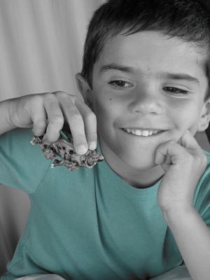 CON POCO ME ENTRETENGO